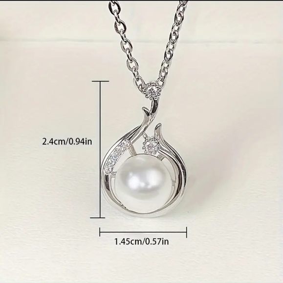 925 Sterling Silver Faux Pearl Twist Pedant. - Picture 5 of 6